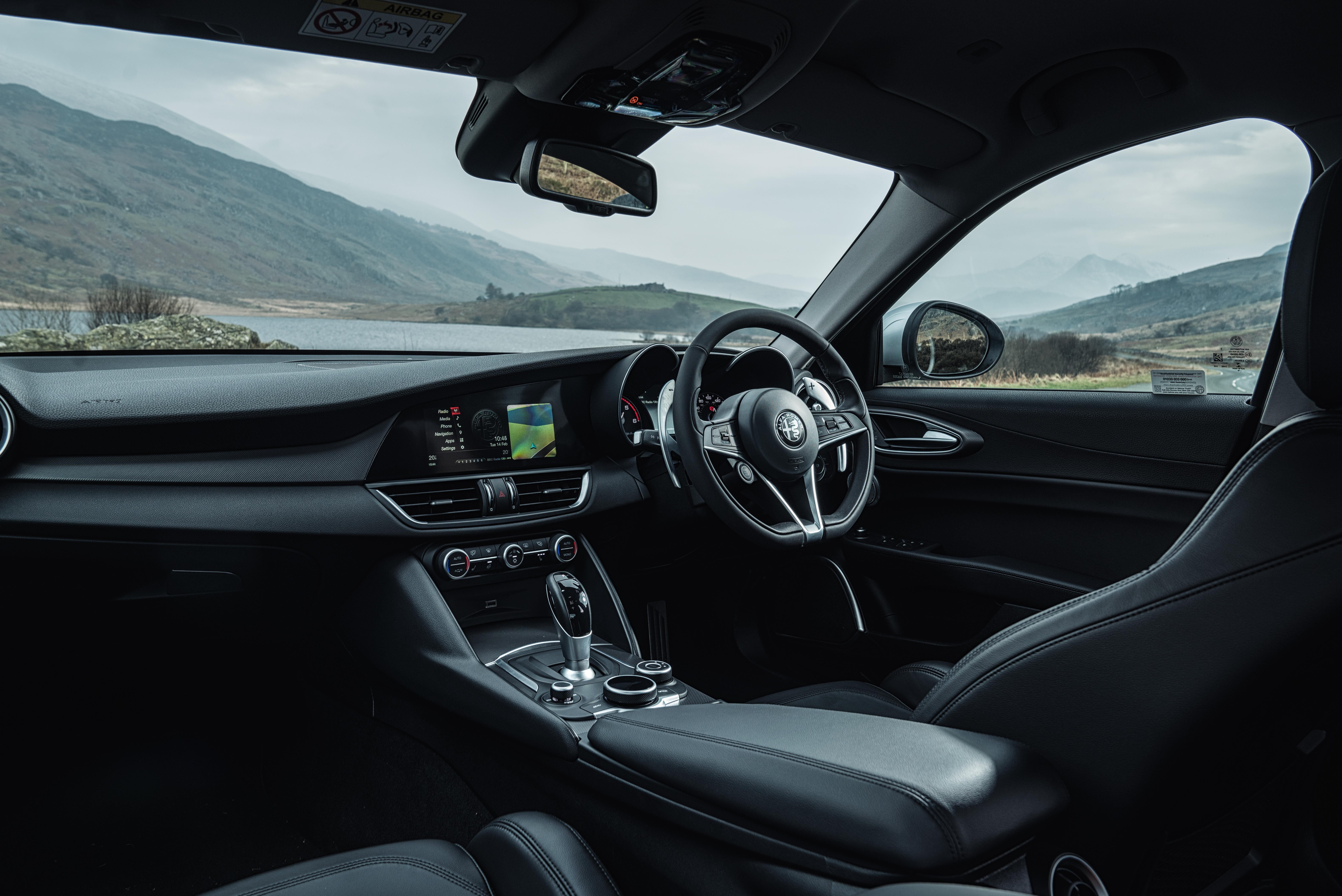 Alfa Romeo Giulia interior